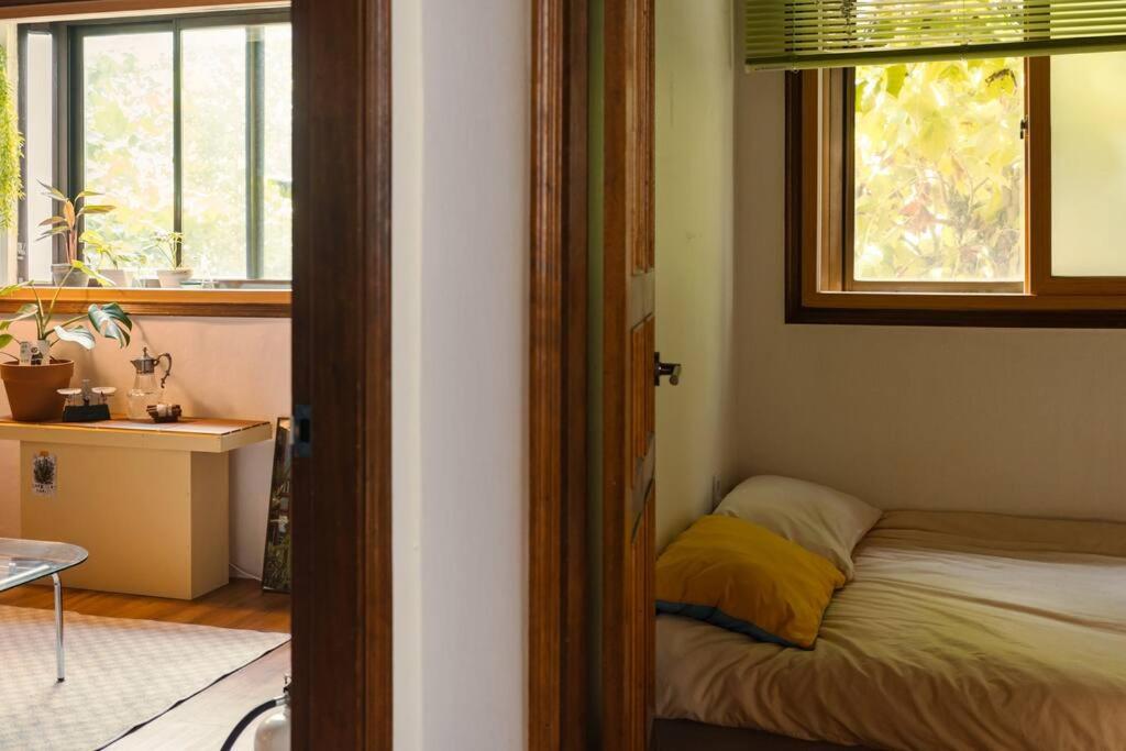 Apartment Comfy Leafy In Yeonnam